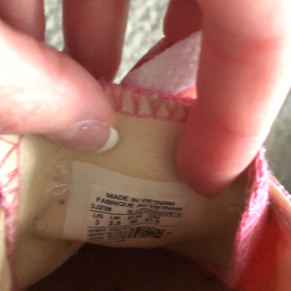 Pink Converse - Picture 4 of 4